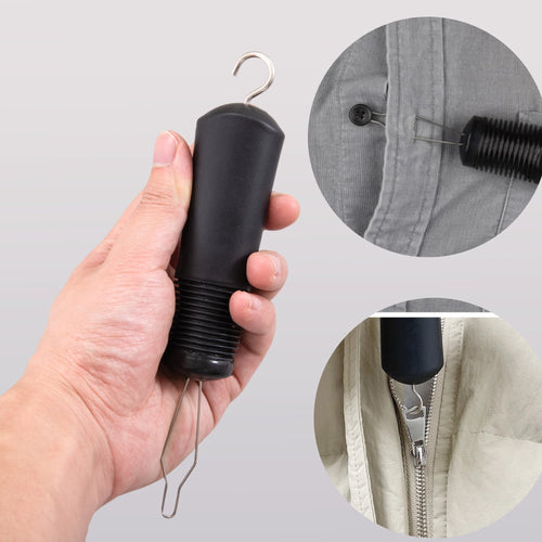 Knopfhilfe und Reißverschlusszieher 2-in-1 – Anwendung an Jacke, ideal für Senioren mit Arthritis